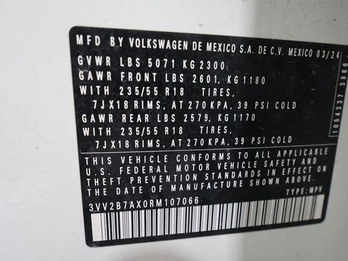 Used 2024 Volkswagen Tiguan SE image 31