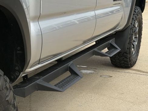 Used 2018 Toyota Tacoma TRD Off-Road image 10