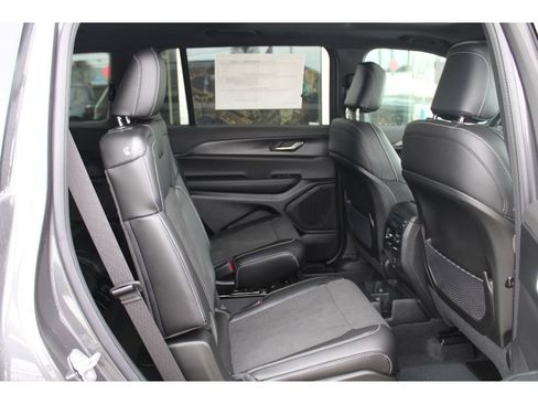 New 2025 Jeep Grand Cherokee L Altitude image 27
