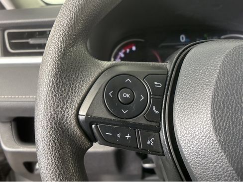 Used 2025 Toyota RAV4 XLE image 27