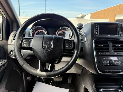 Used 2018 Dodge Grand Caravan SXT w/ Driver Convenience Group FWD image 26