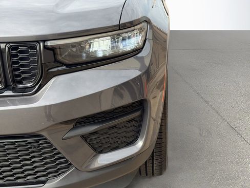 Used 2024 Jeep Grand Cherokee Altitude image 10