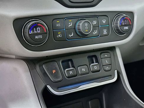 Used 2020 GMC Terrain SLE w/ Driver Convenience Package FWD image 18