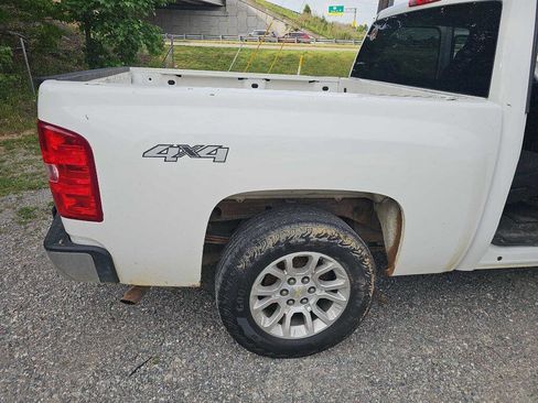Used 2013 Chevrolet Silverado 1500 W/T w/ Skid Plate Package AWD/4WD image 9