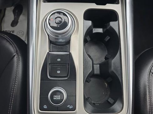 Used 2022 Ford Explorer XLT w/ Equipment Group 202A AWD/4WD image 33