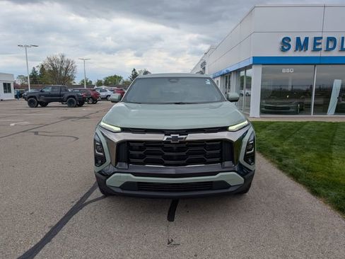 Used 2025 Chevrolet Equinox ACTIV w/ Safety and Technology Package AWD/4WD image 2