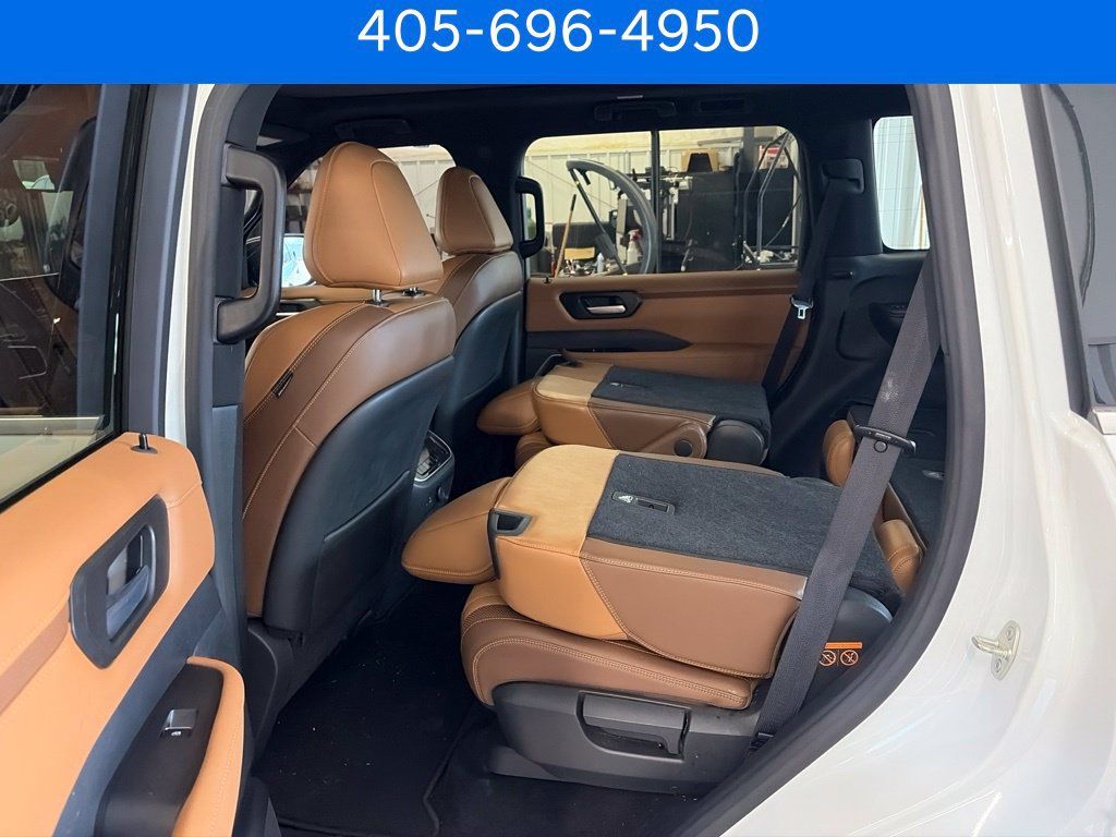 Used 2025 Nissan Armada Platinum Reserve AWD/4WD image 8