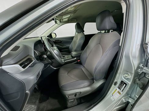 Used 2024 Toyota Highlander LE AWD/4WD image 21