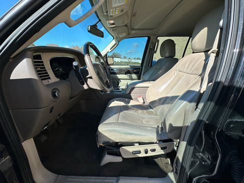 Used 2015 Lincoln Navigator 2WD image 9