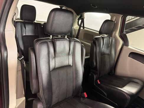 Used 2019 Dodge Grand Caravan SXT FWD image 21