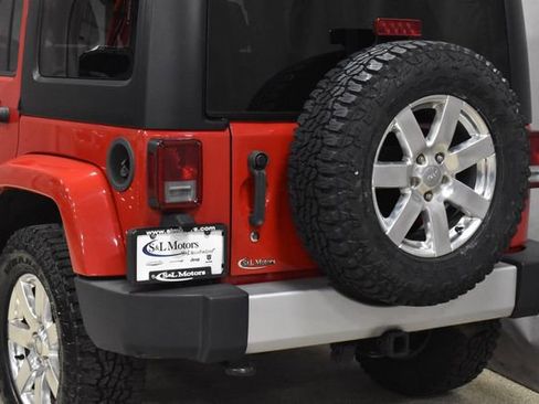 Used 2013 Jeep Wrangler Unlimited Sahara w/ Connectivity Group image 9