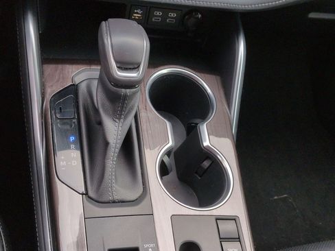 Used 2023 Toyota Highlander Platinum image 25