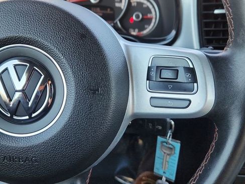 Used 2015 Volkswagen Beetle 1.8T Classic image 32
