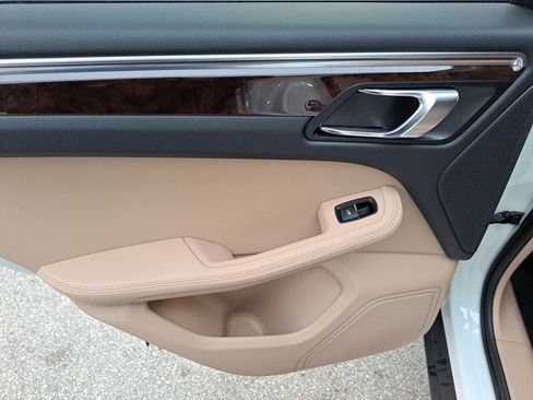 Certified 2023 Porsche Macan image 21