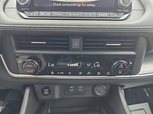 Used 2025 Nissan Rogue SV w/ SV Premium Package FWD image 28