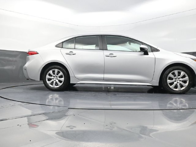 Used 2024 Toyota Corolla LE FWD image 38