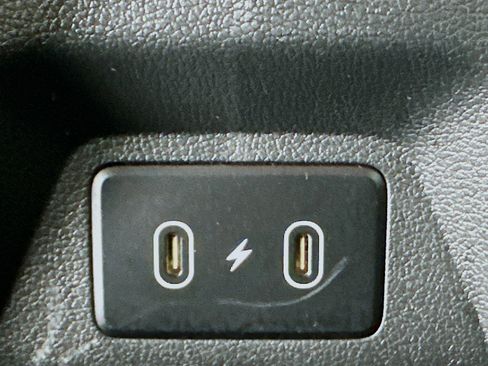 Used 2024 Hyundai Venue SEL image 34