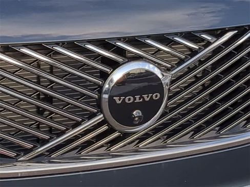 New 2026 Volvo XC90 B6 Plus w/ Protection Package Premier image 11