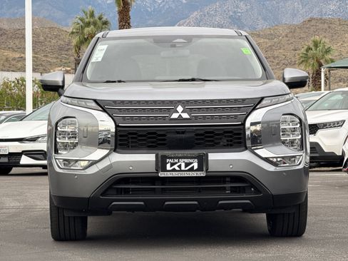 Used 2024 Mitsubishi Outlander SE Black Edition image 8