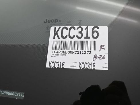 Used 2024 Jeep Grand Cherokee Limited AWD/4WD image 24