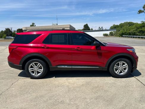 Used 2020 Ford Explorer XLT w/ Equipment Group 202A RWD image 7