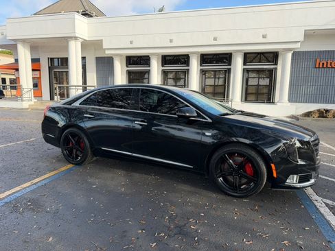 Used 2018 Cadillac XTS Luxury FWD image 2