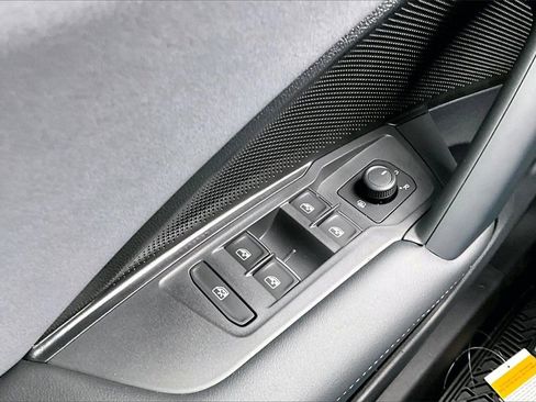 New 2026 Volkswagen Tiguan SE image 29