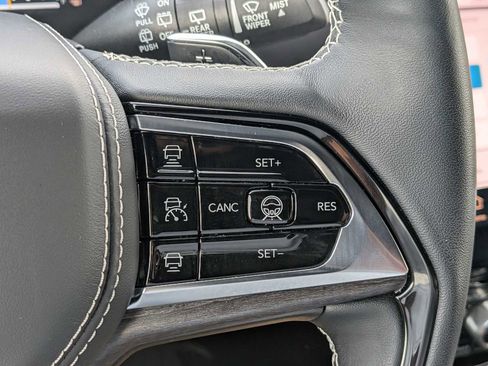 Used 2023 Jeep Grand Cherokee Overland w/ Adv Protech Group III AWD/4WD image 22