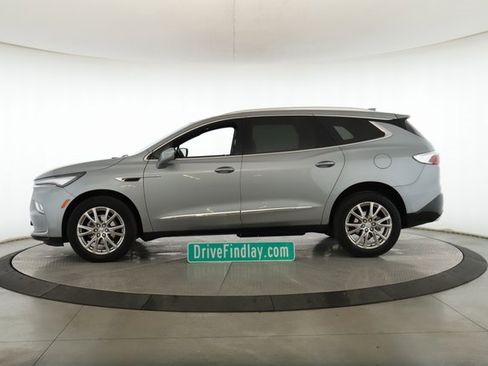 Used 2024 Buick Enclave Essence image 9