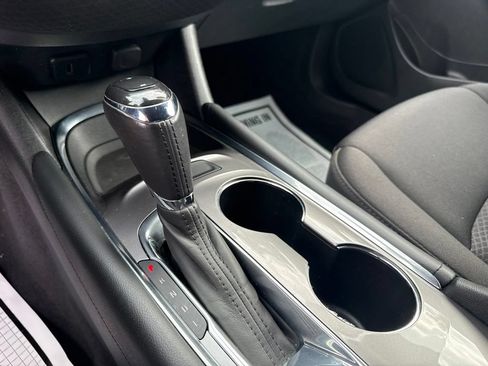 Used 2018 Chevrolet Malibu LT w/ Sport Package FWD image 31