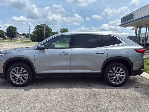 Used 2025 Buick Enclave Preferred FWD image 2