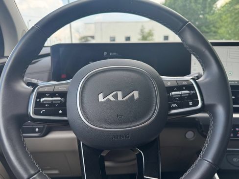 Used 2026 Kia Carnival FWD image 30