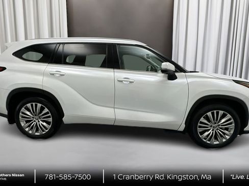 Used 2023 Toyota Highlander Platinum AWD/4WD image 4