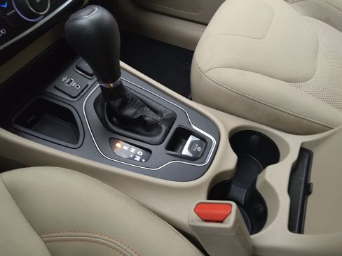 Used 2019 Jeep Cherokee Latitude w/ Popular Appearance Group FWD image 26