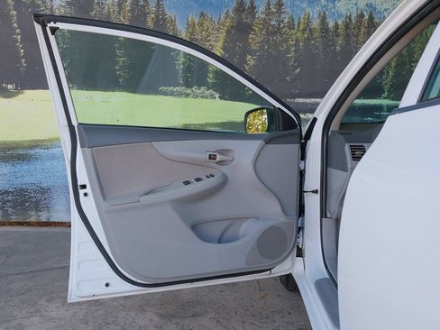 Used 2009 Toyota Corolla LE w/ All Weather Guard Pkg FWD image 10