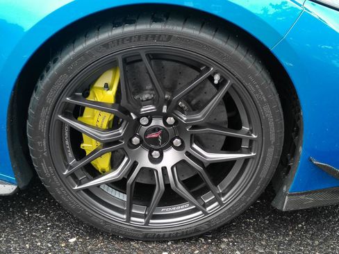 Used 2024 Chevrolet Corvette Z06 w/ Z07 Performance Package RWD image 32