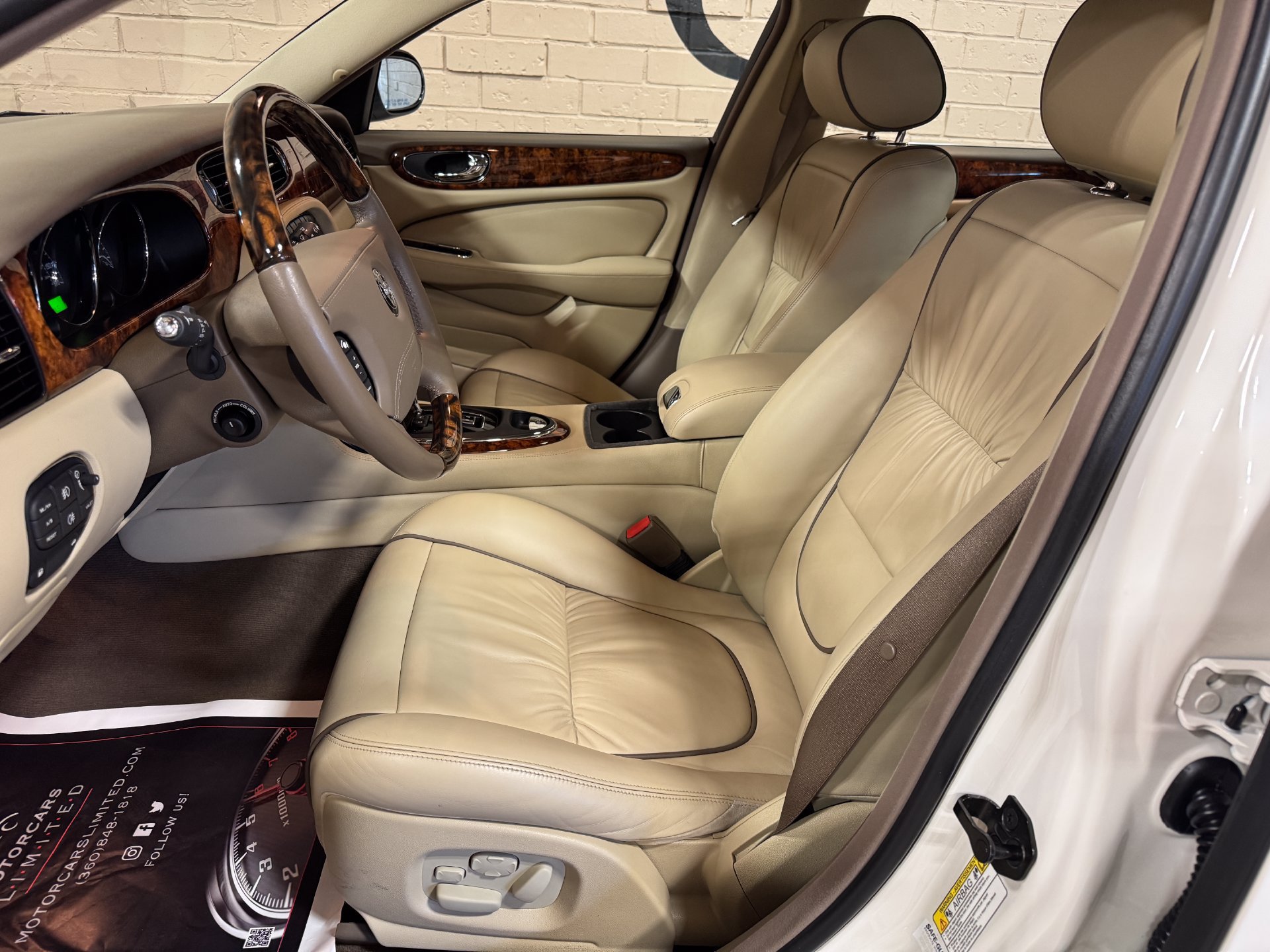 Used 2007 Jaguar XJ8 RWD image 34