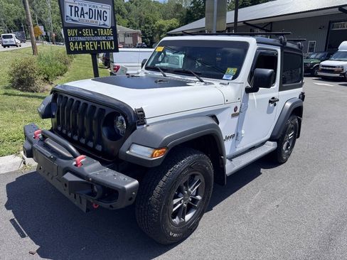 Used 2018 Jeep Wrangler Sport AWD/4WD image 2