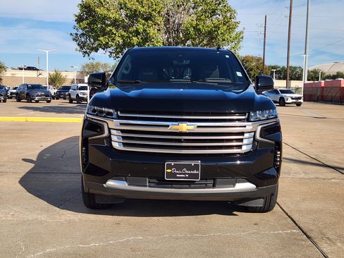Used 2021 Chevrolet Tahoe High Country w/ Premium Package image 3