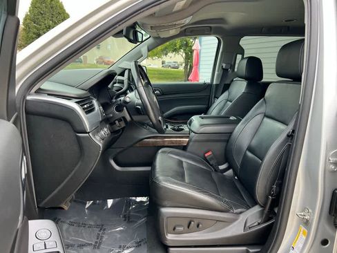 Used 2019 Chevrolet Suburban LT image 17
