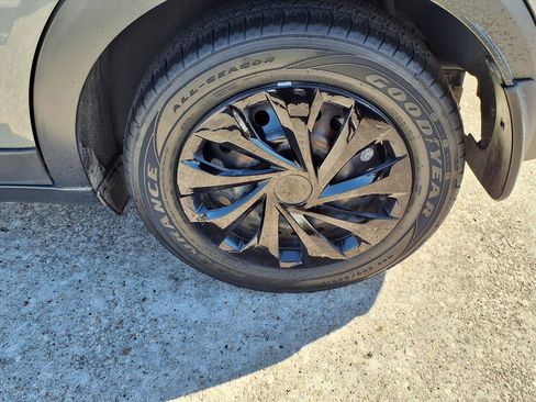 Used 2019 Nissan Kicks S image 25