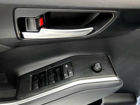 Used 2023 Toyota Highlander XLE AWD/4WD image 24