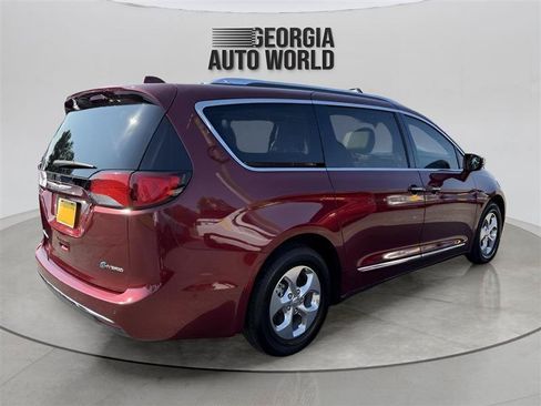 Used 2018 Chrysler Pacifica Limited w/ Advanced Safetytec Group FWD image 14