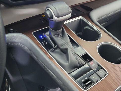 Used 2022 Toyota Sienna XLE w/ XLE Plus Package image 17