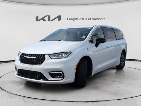 Used 2024 Chrysler Pacifica Limited FWD image 11