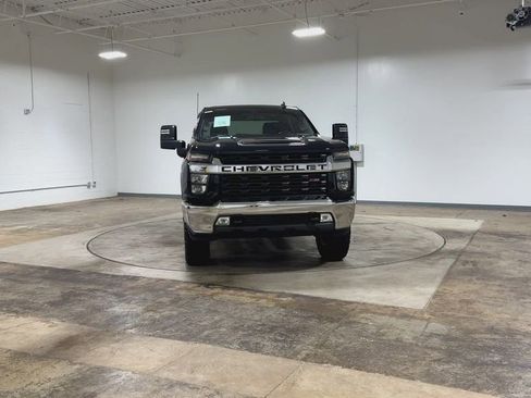 Used 2022 Chevrolet Silverado 2500 LT w/ Convenience Package image 3