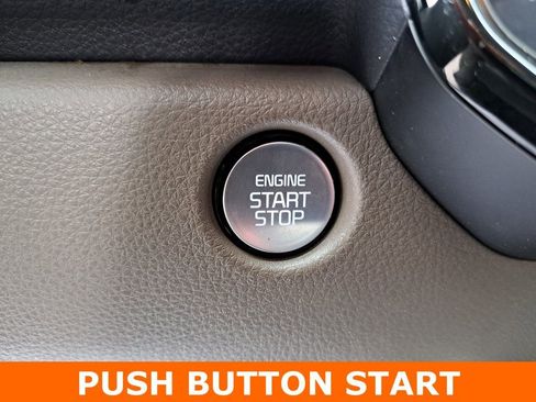 Used 2025 Kia Carnival image 14