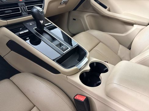 Certified 2023 Porsche Macan w/ Premium Package Plus AWD/4WD image 32