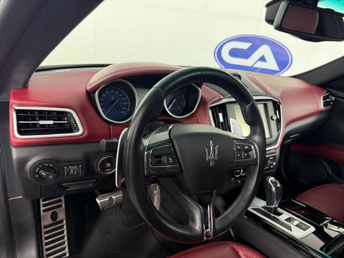 Used 2016 Maserati Ghibli Base image 18