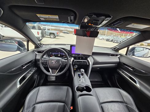 Certified 2023 Toyota Venza Limited image 15